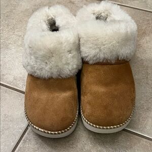 OluKai Tan and Cream Women's Slippers